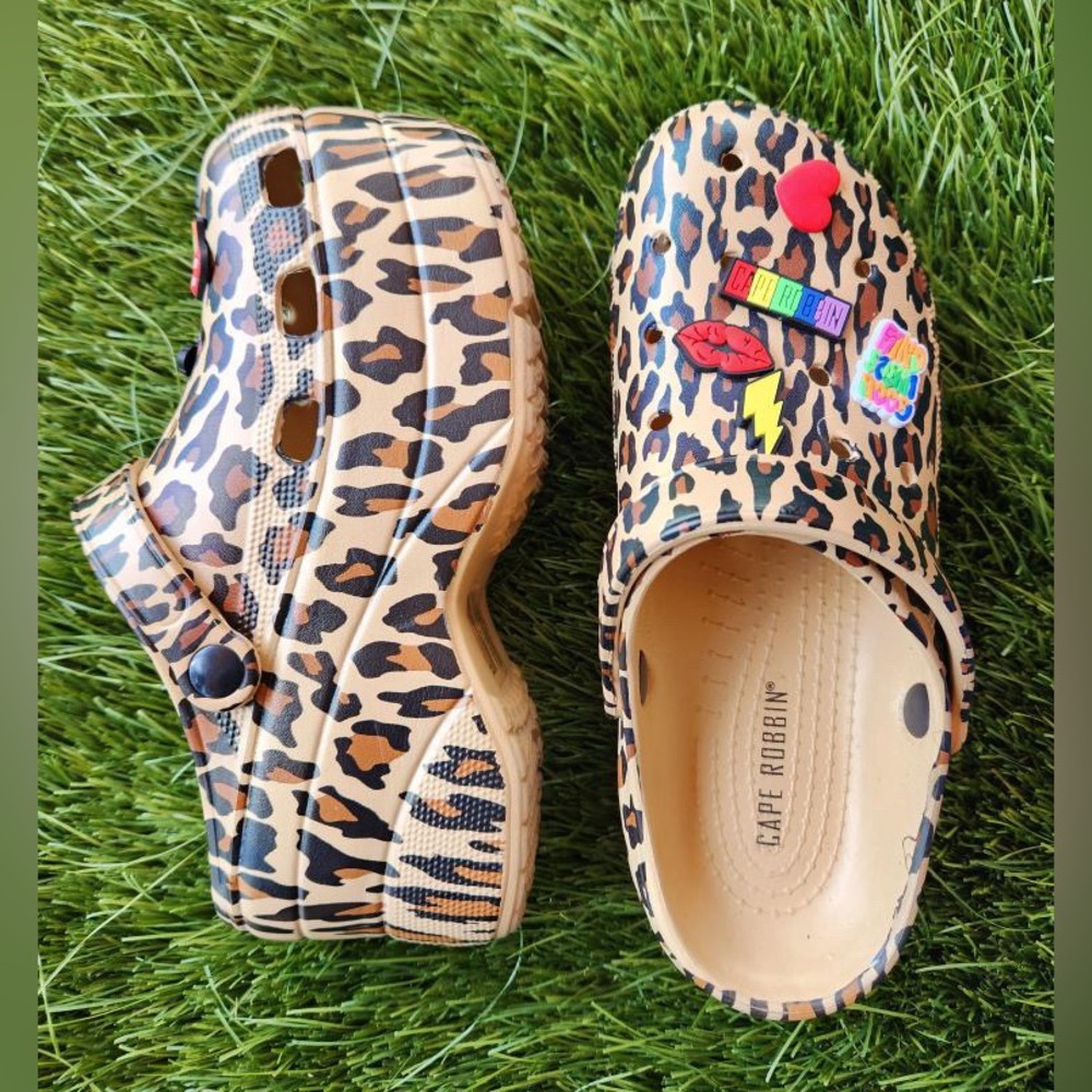 Leopard Croc-seque platforms. New wmns 11